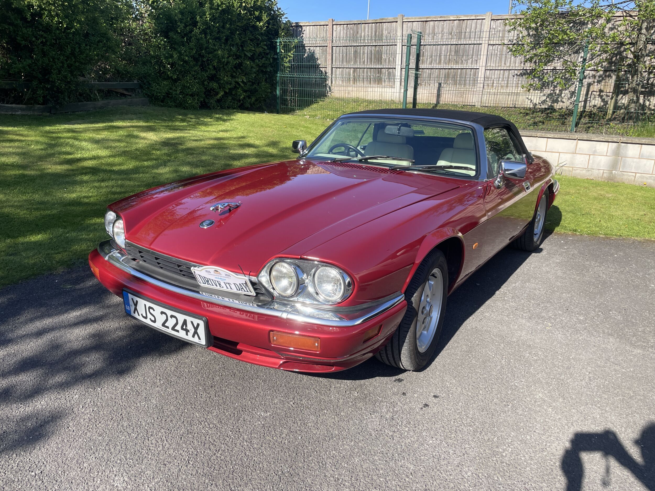 Laurence's XJS Convertible after paint and new roof